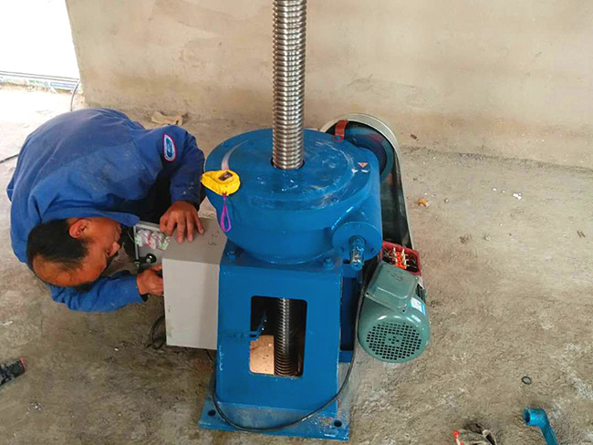 手电两用螺杆启闭机