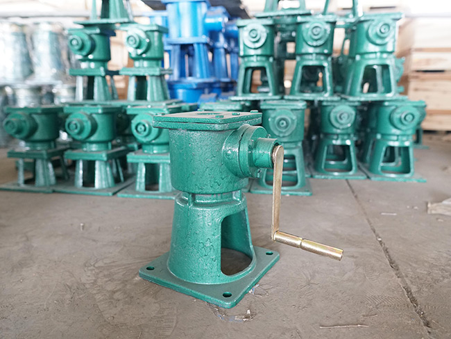 侧摇螺杆启闭机